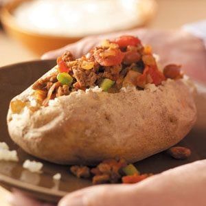 Potato-Bar Chili Kids Dinners, Baked Potato Bar, Picante Sauce, Potato Bar, Potato Dinner, Classic Recipes, Cheap Dinner Recipes, Cheap Dinners, Fun Recipes