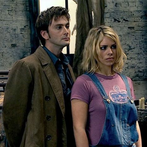 10 And Rose, Rose Tyler Pfp, Time Petals, Tenth Doctor Pfp, Ten And Rose, Rose Tyler Outfit, Doctor Who And Rose, Doctor Who Rose And Ten, Tenth Doctor And Rose