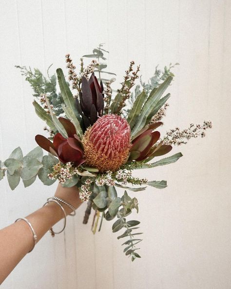 Australian Native Flower Bouquet, Unusual Wedding Bouquets, Rural Wedding, Wildflower Wedding Bouquet, Unique Floral Arrangements, Joshua Tree Wedding, Australian Flowers, Green Bouquet, Australian Native Flowers