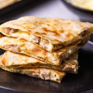 Creamy Cheesy Chicken Quesadillas - Much Butter Chicken Thigh Quesadilla, Spinach Quesadilla, Breakfast Quesadilla Recipes, Cheesy Chicken Recipes, Breakfast Quesadillas, Cheesy Sandwich, Breakfast Quesadilla, Pizza Crusts, Breakfast Party