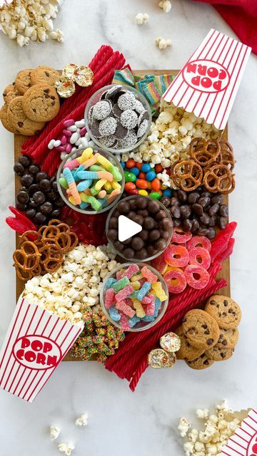 Alaura Berry on Instagram: "Movie Night Snack Board 🎥🍿🎬  Grab your favorite movie, a board of snacks and a blanket! It’s time for a movie night 🎥 For whatever reason, movies in the summer (especially outside) just feel extra special and this board is the perfect addition. It is so easy and such a low lift. Anyone can do it!  What are you grabbing for first!? I’m a Junior Mints & Sour patch gal 🍬🍭🍫  Want me full list of movie night necessities!? Reply “Movie Night” to this post and I’ll send you a link!" At Home Movie Night Ideas, Movie Candy Bar, Movie Snack Tray, Kids Movie Night Ideas, Movie Party Snacks, Movie Night Snack Board, Teen Movie Night, March Madness Parties, Outdoor Movie Party