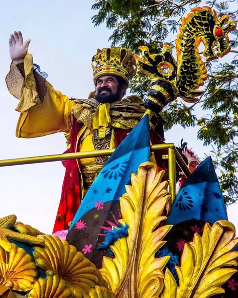 Last Saturday we were enjoying the Carnival.   This week no such luck!!!  #Goa #Carnival #Parade #King #Momo   Photo Courtesy: Instagram @the_lazy_lefty (Samrudha Amonkar) Goa Carnival, Goa Beaches, Adobe Photoshop Photography, Carnival Parade, Last Saturday, The Carnival, India And Pakistan, Photoshop Photography, Goa