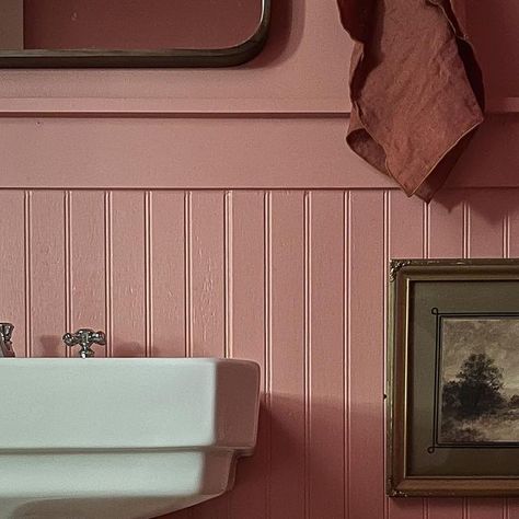 Brittany Goodman on Instagram: "File this under: 

1) Autumn colors are my favorite 🍁
2) Why yes, I do have a pink bathroom 
3) Nearly impossible to photograph in here but want to celebrate the little details 😍" Bathroom Dusty Pink, Dusty Rose Bathroom, Dusty Pink Bathroom, Rose Bathroom, Bathroom Refresh, Pink Bathroom, Autumn Colors, Bathroom Inspiration, Dusty Rose