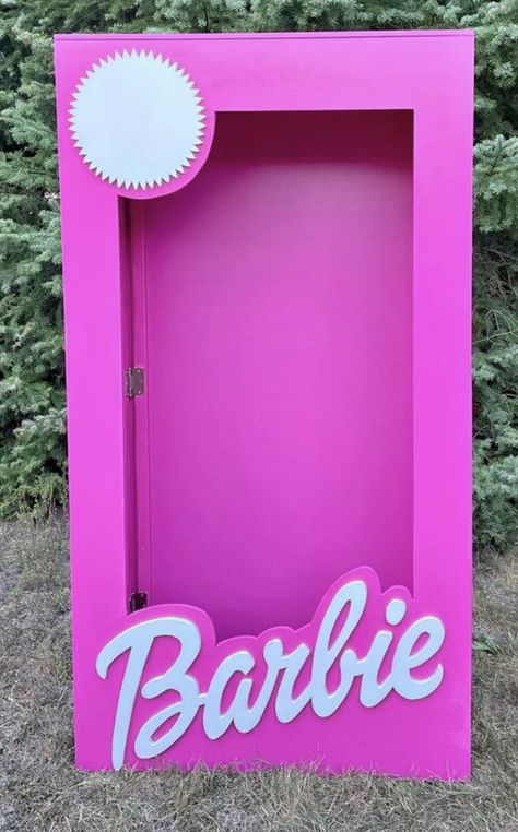 Life Size Barbie House, Barbie Box Life Size, Barbie Life Size Box, Life Size Barbie Box Photo Booths, Lifesize Barbie Box Diy, Barbie Float Ideas, Life Size Barbie Box Photoshoot, Lifesize Barbie Box Photo Booths, Barbie Box Frame