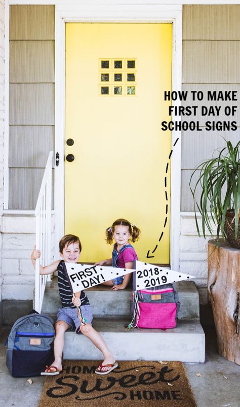 22 Back to School Crafts - C.R.A.F.T. First Day Of School Signs, Diy Home Upgrades, Diy Wedding Food, Photo School, Small Craft Rooms, Diy Wedding On A Budget, Easy Crafts To Sell, Valentine Diy, First Day Of School Sign