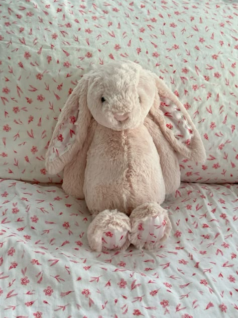 Cute Bed Set, Pink Jellycat, Bed Sheets Pink, Pink Bed Set, Cute Sheets, Room Inspo Bedroom, Floral Bed Sheets, Bed Set Duvet, Pink Bed Sheets