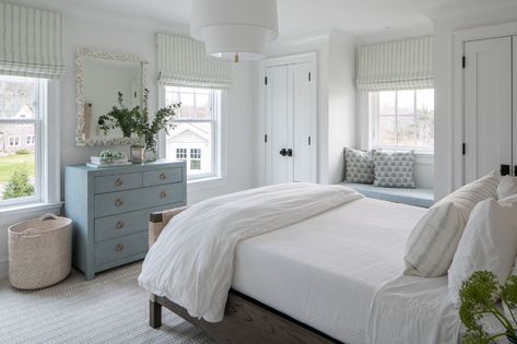 A New England Colonial Gets a Modern Update by Kathryn Hunt Studio | Rue New England Style Bedroom, New England Bedroom, Colonial Bedroom, New England Colonial, House Bedrooms, New England Homes, Cottage Bedroom, New England Style, Bunk Room