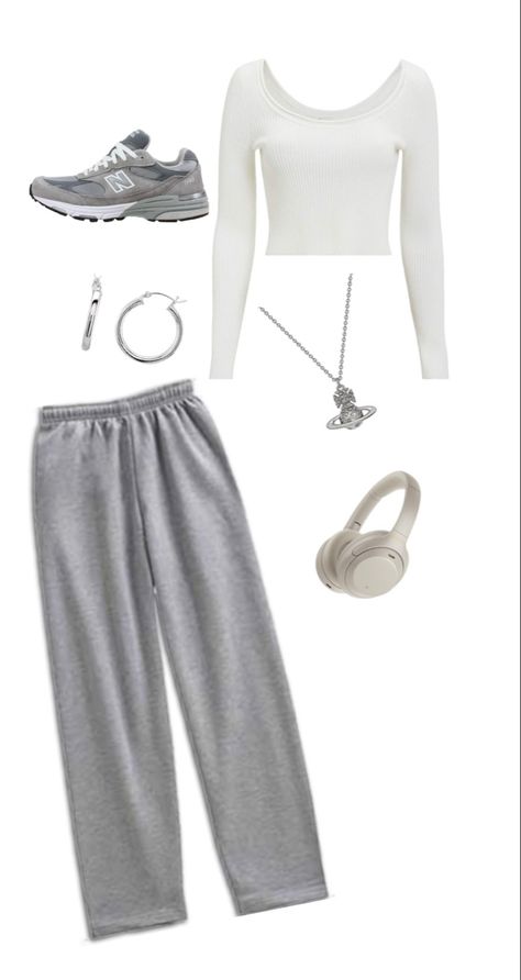 Aesthetic Grey Sweatpants Outfit, Grey Joggers Outfit Aesthetic, Gray Sweet Pants Outfits, Cute Winter Outfits Sweatpants, Gray Jogging Pants Outfit, Grey Sweat Pants Outfit Winter, Dark Grey Joggers Outfit Women, Gray Sweat Pants Outfits, Outfit Ideas Grey Sweatpants