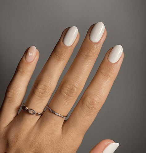 Minimalist Natural Nails, Short Round Nails, Short Nail Manicure, Lilac Nails, Almond Nails Designs, Short Nail, Round Nails, Short Nail Designs, Manicure Y Pedicure