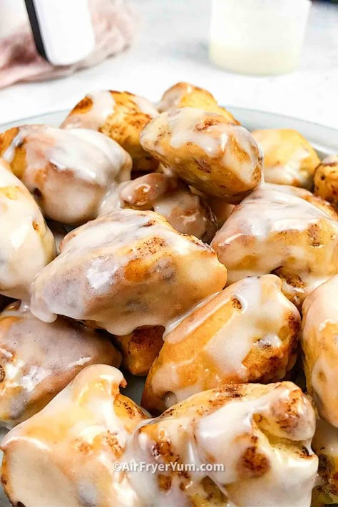 Air fryer cinnamon roll bites Pillsbury Cinnamon Rolls Air Fryer, Cresent Roll Recipes Air Fryer, Cinnamon Breakfast Bites, Connamon Rolls, Cinnamon Roll Bites Recipe, Pillsbury Cinnamon Roll Recipes, Cinnamon Bites, Croissant Roll, Pillsbury Cinnamon Rolls