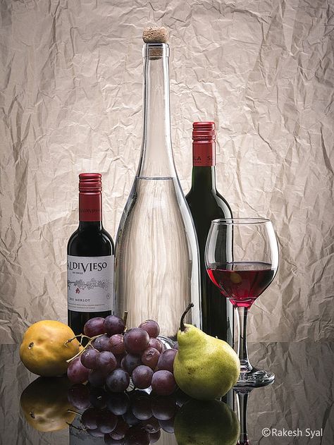 Wine Bottle Still Life Photography, Silent Nature, Chiaroscuro Photography, Wine Bottle Photography, Color Wheel Design, Still Life Pictures, Wine Photography, Fruit Wine, Object Photography