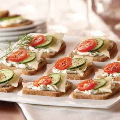 Cucumber Swiss Rye Bites These delicious appetizers will disappear off the serving tray! Rye Bread Appetizers, Popular Appetizers, Land O Lakes, Cold Appetizers, Bread Appetizers, Rye Bread, Tea Sandwiches, Easy Appetizer Recipes, Food For A Crowd