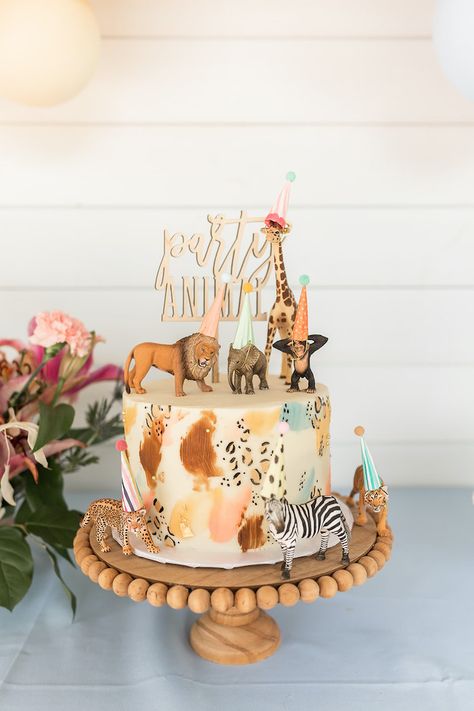 Kara's Party Ideas "ROAR, She's 4!" Safari Animal Party | Kara's Party Ideas Animals Birthday Party Ideas, Safari Animal Party, Party Animals Birthday, Miniature Hats, 4de Verjaardag, Animal Themed Birthday Party, Animals Birthday Party, Zoo Birthday Party, Maluchy Montessori