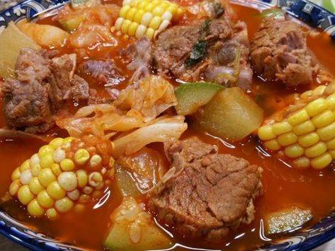 Delicióso Caldo De Res En Chile Colorado - La Cocina De Sol Birria Sauce, Mexican Beef Soup, Homemade Tortellini, Caldo Recipe, Menudo Recipe, Albondigas Soup, Mexican Soup Recipes, Mexican Food Dishes, Mexican Beef