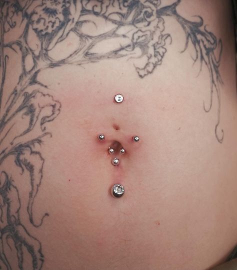 HAVE YOU EVER SEEN ANYTHING LIKE THIS BEFORE? 😱 TRIPLE NAVEL & DERMAL PIERCING BY @piercings_by_isa Soho, Union Square, and Williamsburg 11AM-9PM 7 DAYS A/W🕘 WALK-INZ OR BOOK ONLINE..📕 TATTOOS & PIERCINGS, NO ATTITUDE, NO MISERABLE HOOPS TO JUMP THROUGH....🚫 WALK-INZ WELCOME OR BOOK ONLINE AT ⚔️livebytheswordtattoo.com⚔️ . . . . #piercing #bodypiercing #navelpiercing #dermalpiercing #bodypiercer #williamsburg Lower Back Dermals, Men With Belly Button Piercings, Back Dermal Piercing With Tattoo, Body Mods Piercing, Floating Navel Piercing, Navel Tattoo, Chest Dermal, Back Dermal Piercing, Naval Piercing