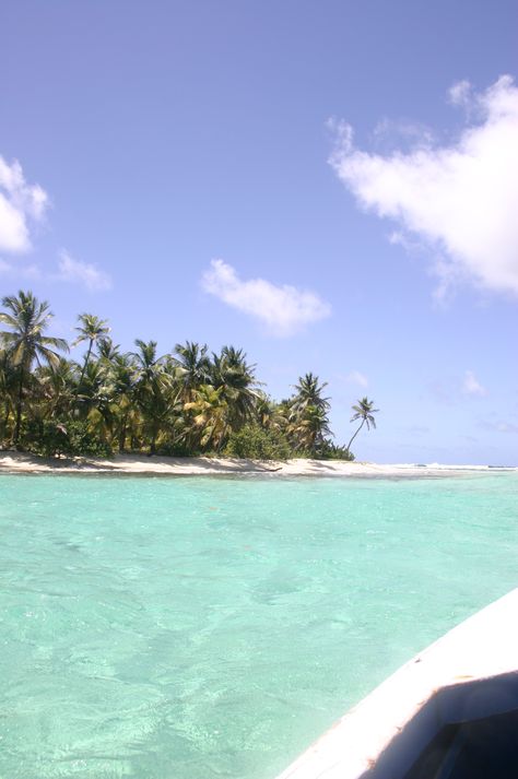 Approaching Sandy Island by boat Carriacou Grenada, Dream Vacation Spots, Caribbean Beach, Caribbean Beaches, Travel List, Dream Vacation, Tropical Islands, Turks And Caicos, Belize