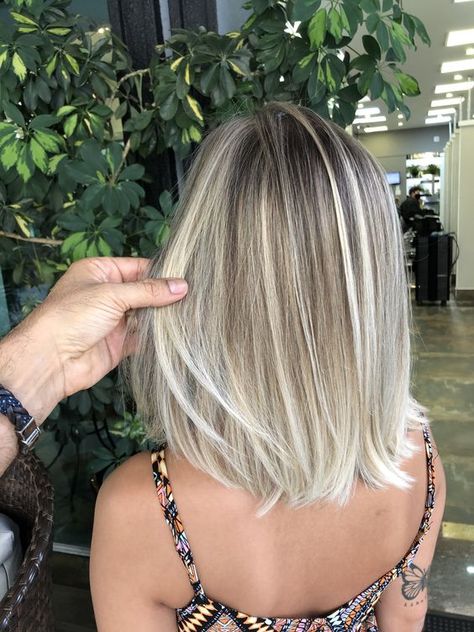 Dyed Hair Inspiration Blonde, Icy Blonde Highlights On Dark Hair, Ash Blonde Hair Balayage, Short Platinum Blonde Hair, Blonde Hair With Roots, Beige Blond, Blonde Hair Transformations, Blond Balayage, Brunette Hair With Highlights