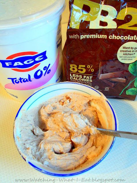 Greek Yogurt Chocolate, Pb2 Recipes, Fitness Box, Fitness Breakfast, Yogurt Chocolate, Snacks Protein, Breakfast Chocolate, Reese's Peanut Butter Cup, Protein Yogurt