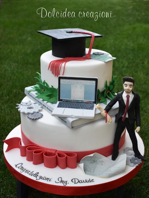 Engineer graduation cake by Dolcidea creazioni Degree Cake, Computer Cake, Engineer Graduation, College Graduation Cakes, Graduation Cake Designs, Torte Creative, Graduation Party Cake, Graduation Party Planning, Torte Cupcake