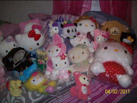 Sanrio Nostalgia, Emo Rooms, 2000s Toys, Nostalgia 2000s, 00s Nostalgia, Nostalgia Aesthetic, Hello Kitty Rooms, Childhood Memories 2000, Nostalgia Core