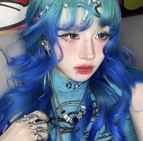 Creative Dyed Hair, Jellyfish Makeup, Navy Hair, Dark Blue Hair, Dyed Hair Inspiration, Pretty Hair Color, Hair Dye Colors, Hair Reference, Jairzinho