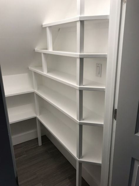 Pantry Shelves Diy, Under Stairs Cupboard Storage, Under Stairs Pantry, Diy Pantry Shelves, Closet Under Stairs, تحت الدرج, Stair Shelves, Stairs Renovation, Pantry Shelves