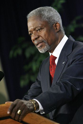 You may read about Kofi Annan and Being of Service Kofi Annan, National Geographic Photography, Photography Museum, Africa Photography, Pen Art Work, Iconic People, Colin Kaepernick, Nobel Peace Prize, Powerful Images