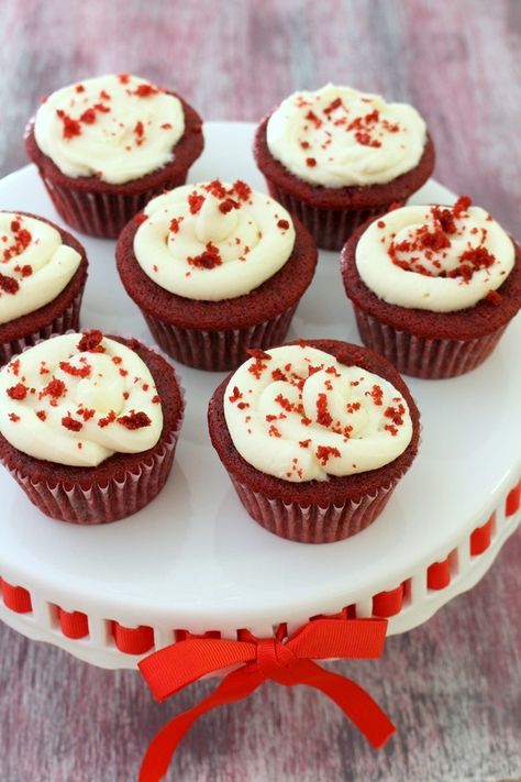 Eggless red velvet cupcakes recipe – very soft, fluffy and moist cupcakes with vibrant red color topped with creamy, luscious cream cheese frosting. Eggless Red Velvet Cupcakes, Eggless Cupcakes, Eggless Muffins, Red Velvet Cupcakes Recipe, Egg Free Baking, Eggless Cakes, Sweet Whipped Cream, Moist Cupcakes, Eggless Desserts