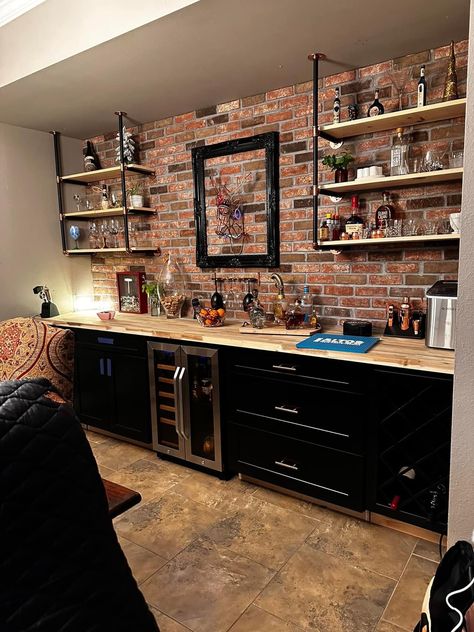 Brick Bar Ideas For Home, Bar Brick Wall, Bar With Brick Wall, Pole Barn Man Cave, Tv Bar, Basement Bars, Basement Kitchen, Cave Decor, Garage Bar