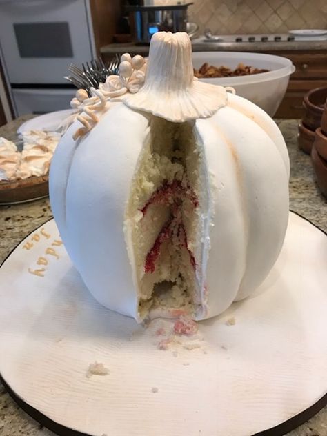 White Pumpkin Smash Cake, White Pumpkin Cake, Pumpkin Birthday Cake, White Pumpkins Wedding, White Ganache, Pumpkin Shaped Cake, Halloween Deserts, Pumpkin Smash, Homemade Fondant