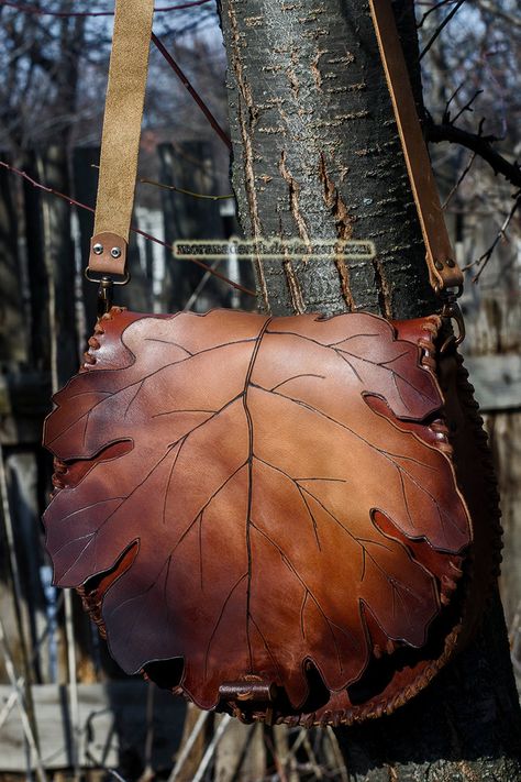 Leaf Purse, Thanksgiving Happy, Brown Hand, Leather Carving, Leather Art, Oak Leaf, Leather Projects, Leather Bags Handmade, Leather Diy