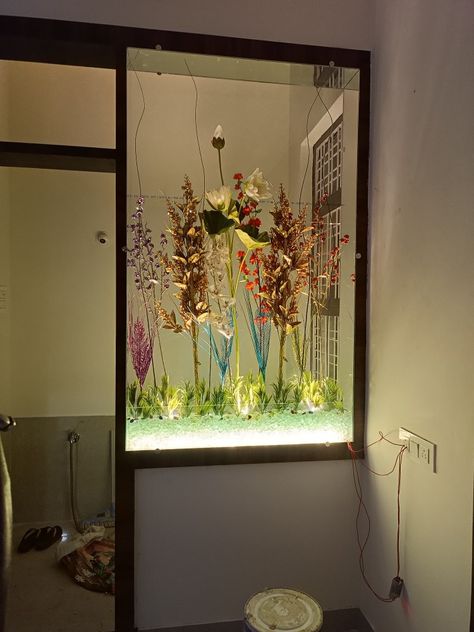 Flower box 🍂🥀 Aquarium Wall Partition, Fish Tank Modern, Room With Aquarium, Aquarium Living Room, Hall Unit, Room Aquarium, Hall Partition, Aquarium Room, Wall Niche Ideas