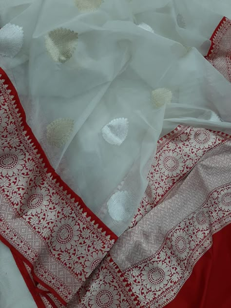 White And Red Saree, Bridal Saree Blouse Designs, Ready Saree, Fancy Sarees With Price, Bridal Saree Blouse, Different Types Of Sarees, Pure Chiffon Sarees, Sarees South Indian, Saree Wearing Styles