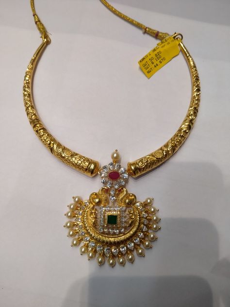 Kante Gold Necklaces 20 Grams, Kante Jewellery, 20 Grams Gold Necklace Designs, Kanti Designs, Kanti Necklace, Golden Pendant, Bridal Earrings Studs, Gold Jewelry Outfits, New Gold Jewellery Designs