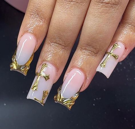 Short White And Gold Nails, White Nails With Gold, Birthday 21, Gold Acrylic Nails, Hard Nails, Gold Nail, Girly Acrylic Nails, Her Nails, Simple Acrylic Nails