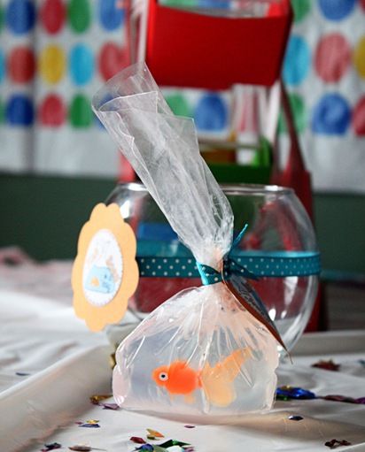 Fish in a bag homemade soap!  Perfect prize for a county fair party...would be more well received by parents than real fish! Goldfish Game, State Fair Party, County Fair Party, Country Fair Party, Fair Birthday Party, County Fair Theme, Goldfish Party, Fish Soap, County Fair Birthday