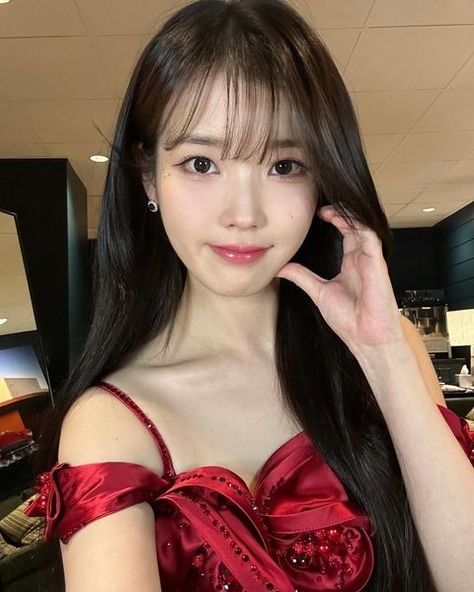 이지금 IU (@dlwlrma) • Instagram photos and videos Iu Cute, Lee Ji Eun, Cute Photo, Red, Instagram