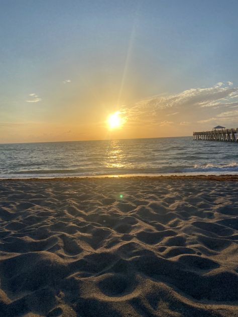 beach sand sun sunset sunrise ocean morning early florida sky pretty Watch The Sunrise, Watching Sunrise, Watching The Sunset, Vision Board Manifestation, Beautiful Sunrise, Summer Bucket Lists, Bucket List