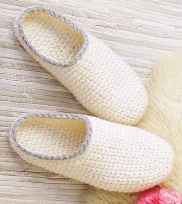 Te enseñamos los materiales y el paso a paso para que sepas como hacer pantuflas de lana a la medida, súper fáciles y tan cómodas como las necesitas Crochet Sole, Crocheted Slippers, Annie's Crochet, Boot Cuff, Crochet Slipper Pattern, Crochet Boots, Crochet Booties, Crochet Socks, Clog Slippers