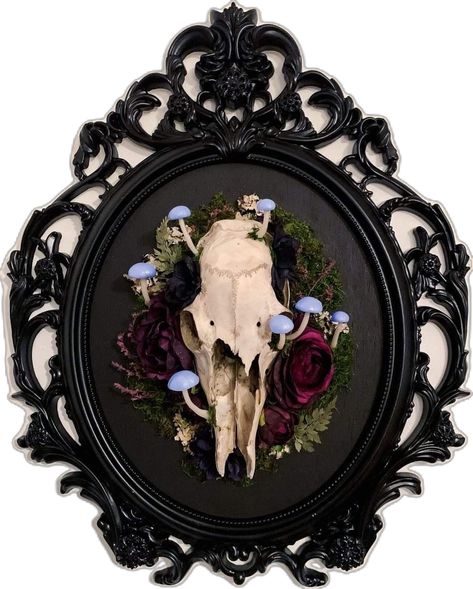 Painted Skulls Animal, Bone Decor, Deer Skull Art, Spiegel Diy, Cow Skull Decor, Oddities Decor, Taxidermy Decor, Skull Crafts, Taxidermy Art