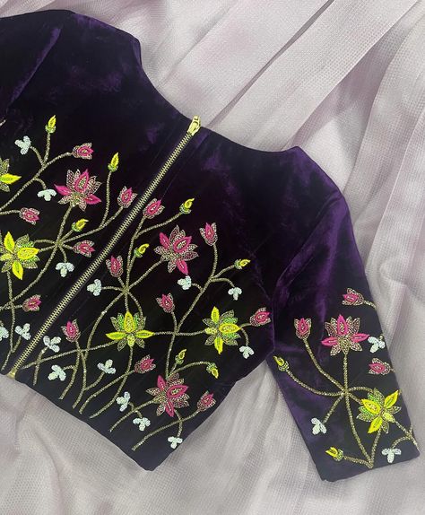 Lotus Blouse Design, Maggam Designs, Maggam Blouses, Mirror Work Blouse Design, Boat Neck Blouse Design, Resham Embroidery, Cotton Blouse Design, Latest Blouse Designs Pattern, Maggam Work Designs