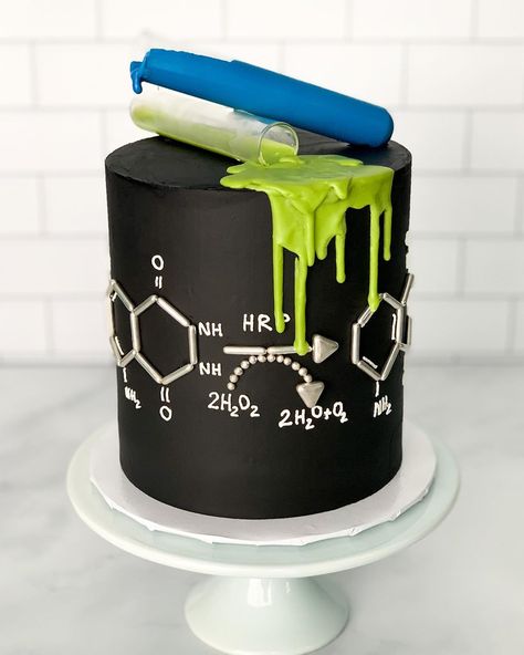 Cake For Chemistry Teacher, Graduation Cake Chemistry, Chemistry Themed Cake, Medtech Cake, Maths Cake Design, Chemistry Cake Ideas, Science Themed Cake, Physics Cake, Science Cake Ideas