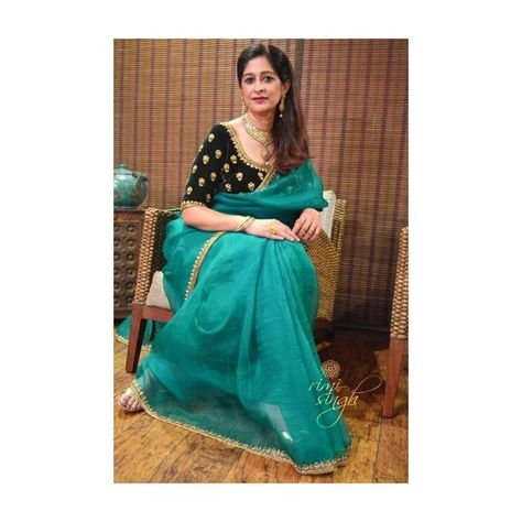 Velvet Blouse Designs Indian Silk Saris, Rama Green Saree Contrast Blouse, Rama Green Saree, Velvet Blouse Designs Indian, Green Velvet Blouse, Velvet Blouse Design, Velvet Clothing, Blouse Works, Saree Ideas