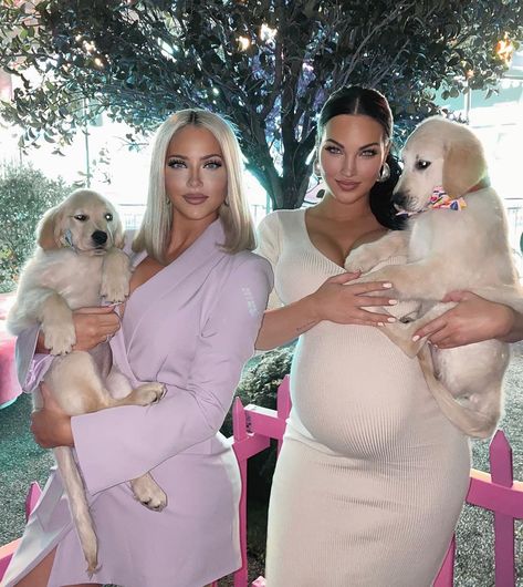 224.7 mil Me gusta, 723 comentarios - NATALIE HALCRO (@nataliehalcro) en Instagram: "Puppy Love 💕 @oliviapierson #stormiworld" Olivia Pierson, Natalie Halcro, My Puppy, Flawless Face, Influencers Fashion, Puppy Love, Instagram Profile, Bridesmaid Dresses, Puppies