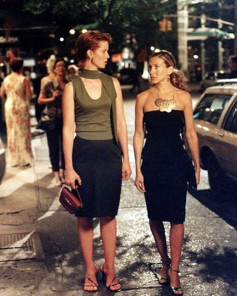 Summer Going Out Fits, Miranda Satc Outfits, Miranda Sexandthecity Outfits, Carry Bradshaw Iconic Outfits, Iconic Carrie Bradshaw Outfits, Samantha Jones Outfits, Satc Fashion, Satc Outfits, Carrie Bradshaw Shoes