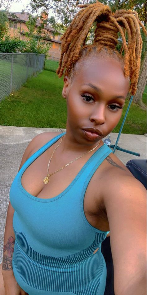 How to do a Loc Pineapple Pineapple Locs Style, Pineapple Dreads Hairstyle, Loc Pineapple Ponytail, Locs Pineapple Style, Pineapple Locs, Pineapple Loc Style, Loc Pineapple, Pineapple Hairstyle, Short Dreadlocks