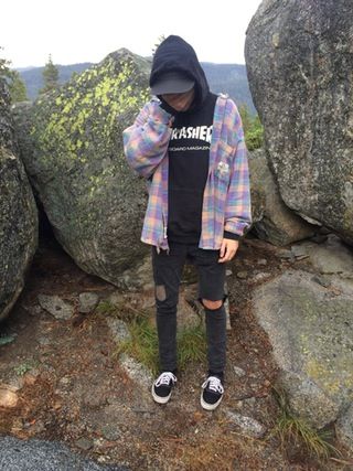 plaid Goth Outfit, Fire Fits, Best Fashion, Streetwear Outfit, Mens Streetwear, Grunge Outfits, Look Cool, Skateboarding, Urban Fashion