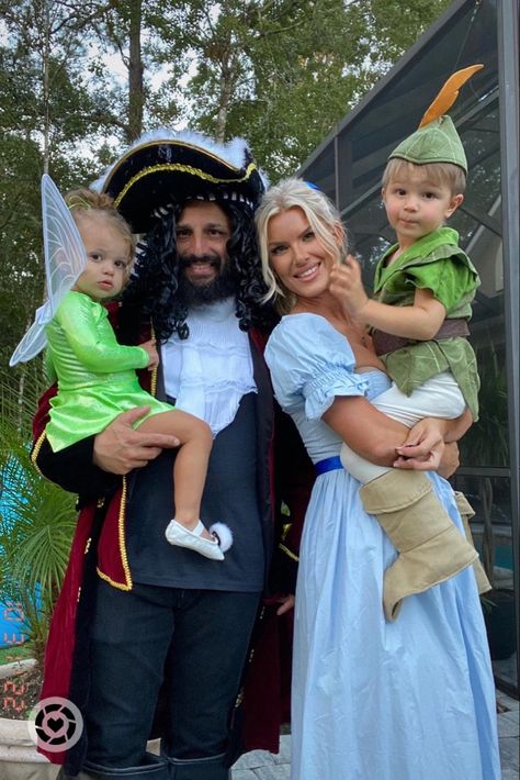 Wendy And Captain Hook Costume, Family Peter Pan Halloween Costumes, Hook Family Costume, Tinkerbell Family Costume Ideas, Family Costumes 4 People, Diy Wendy Darling Costume, Family Fairytale Costumes, Peter Pan Wendy And Tinkerbell Costumes, Best Family Halloween Costumes For 3