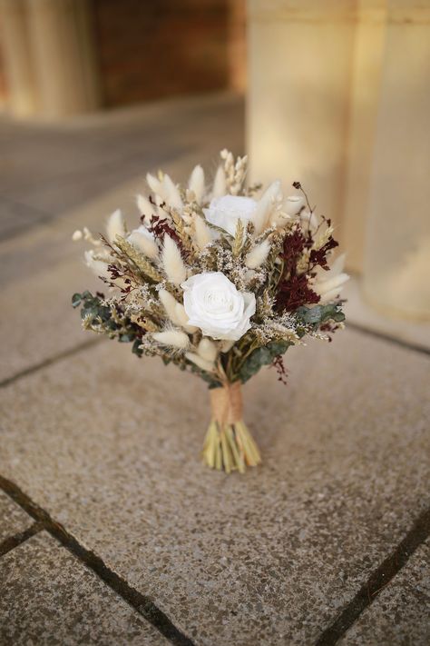 Desert Rose Bouquet, Wedding Flower Arrangements Fall, Burgundy Bridal Bouquet, Real Wedding Flowers, Boho Bridal Bouquet, Burgundy Bouquet, Autumnal Wedding, Wedding Options, Rustic Bouquet