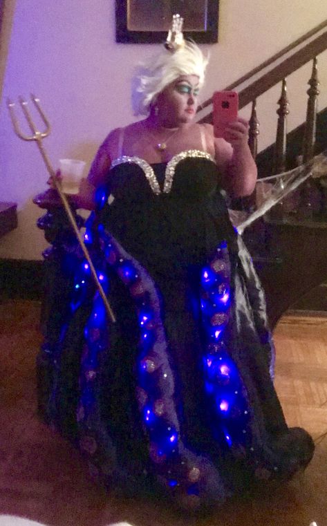 Ursula Ursela Costume, Ursula Costume Diy, Sea Witch Costume, Ursula Cosplay, Ursula The Sea Witch, Disney Villain Costumes, Creepy Halloween Props, The Sea Witch, Halloween Office Party